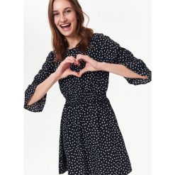 SUKIENKA DAMSKA W KROPKI. Czarne sukienki dziewczęce TROLL, na zimę, bez wzorów, z tkaniny, eleganckie, bez rękawów, długie, mini. W wyprzedaży za 49,99 zł.