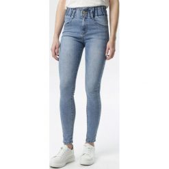 Jasnoniebieskie Jeansy Slim Zelirise. Niebieskie jeansy damskie Born2be. Za 109,99 zł.
