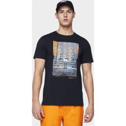 T-shirt męski. Koszulki męskie m, bez wzorów, z dzianiny, bez kołnierzyka, bez rękawów. Za 59,99 zł.