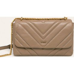 Dkny - Torebka skórzana. Czarne listonoszki damskie DKNY, w paski, ze skóry, na ramię, małe, bez dodatków. Za 999,90 zł.