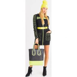 SUKIENKA elisabetta franchi. Czarne sukienki damskie z aplikacjami, z wełny, z okrągłym kołnierzem, mini. Za 1234,50 zł.