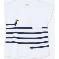 Coccodrillo - T-shirt dziecięcy 128-146 cm. Białe bluzki dziewczęce COCCODRILLO, z nadrukiem, z dzianiny, z okrągłym kołnierzem, z krótkim rękawem, krótkie, bez kaptura. Za 49,90 zł.