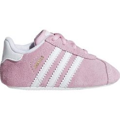 NIEMOWLĘCE BUCIKI ADIDAS ORIGINALS CRIB (18). Różowe buciki niemowlęce Adidas, bez zapięcia. W wyprzedaży za 119,99 zł.
