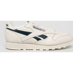Reebok Classic - Buty Cl Leather Mu. Białe sneakersy męskie Reebok Classic, z okrągłym noskiem, na sznurówki, reebok classic. W wyprzedaży za 259,90 zł.