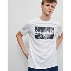 T-shirt basic - Biały. Białe t-shirty damskie Reserved, xl, bez wzorów, bez kołnierzyka. W wyprzedaży za 39,99 zł.