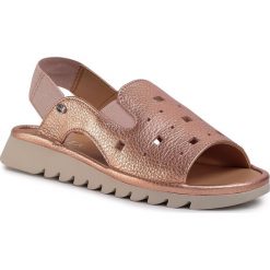 Sandały THE FLEXX - Square Wave-Metal Shimmer B222/49 Rose Gold. Żółte klapki damskie The Flexx, bez wzorów, ze skóry, bez obcasa. W wyprzedaży za 219,00 zł.