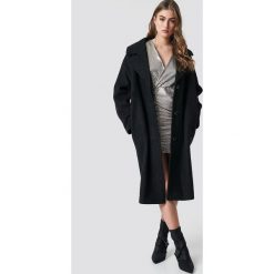 Hannalicious x NA-KD Płaszcz oversize z domieszką wełny - Black. Czarne płaszcze damskie marki Hannalicious x NA-KD, z wełny. Za 404,95 zł.