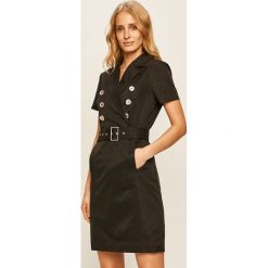 Morgan - Sukienka. Czarne sukienki damskie Morgan, bez wzorów, z poliesteru, eleganckie, bez kołnierzyka, z krótkim rękawem, krótkie, mini, dopasowane. Za 349,90 zł.