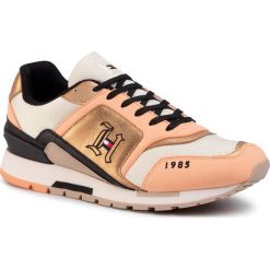 Sneakersy TOMMY HILFIGER - LH Retro Trainer FM0FM02829 Pale Gold/Orange Chiffon 0F6. Pomarańczowe sneakersy męskie TOMMY HILFIGER, bez zapięcia. Za 579,00 zł.