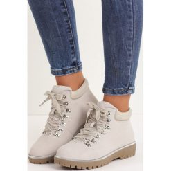 Jasnoszare Traperki Bad Romance. Szare buty zimowe damskie Born2be, z weluru, na niskim obcasie. Za 89,99 zł.