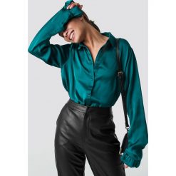 NA-KD Satynowa koszula - Green. Zielone koszule damskie marki NA-KD, z poliesteru. Za 121,95 zł.