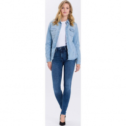 Dżinsy "Natalia" - Super Skinny fit - w kolorze niebieskim. Niebieskie rurki damskie marki Cross Jeans, z aplikacjami. W wyprzedaży za 113,95 zł.
