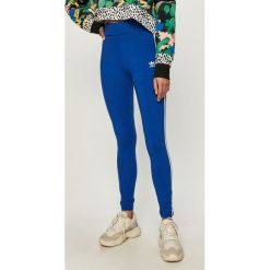 Adidas Originals - Legginsy. Niebieskie spodnie damskie adidas Originals, z elastanu, z podwyższonym stanem. Za 129,90 zł.