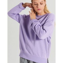 Gładka bluza z zamkami - Fioletowy. Fioletowe bluzy damskie Cropp, s, bez wzorów, bez rękawów, bez kaptura. Za 69,99 zł.