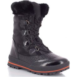 Kozaki zimowe "Victoria" w kolorze czarnym. Czarne kozaki damskie Kimberfeel, na zimę, z materiału, bez obcasa, na sznurówki. W wyprzedaży za 399,95 zł.