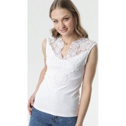 Biała Bluzka Louella. Białe bluzki damskie Born2be, s, w ażurowe wzory, z jeansu, klasyczne. Za 69,99 zł.