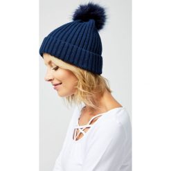 Czapka z pomponem. Czapki damskie Moodo, bez wzorów. Za 24,99 zł.