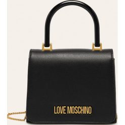 Love Moschino - Torebka. Czarne listonoszki damskie Love Moschino, z aplikacjami, ze skóry ekologicznej, małe, z aplikacjami. Za 569,90 zł.