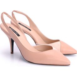 Patrizia Pepe Czółenka "Court Shoes". Czółenka damskie Patrizia Pepe, bez wzorów, ze skóry, bez obcasa, na szpilce. Za 399,00 zł.