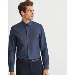 Koszula regular fit - Granatowy. Niebieskie koszule męskie na spinki Reserved, m. Za 139,99 zł.