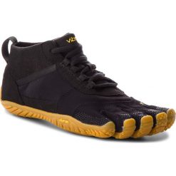 Buty VIBRAM FIVEFINGERS - V-Trek 18M7401 Black/Gum. Czarne buty męskie do biegania marki Vibram Fivefingers, ze skóry ekologicznej, vibram fivefingers. Za 639,99 zł.