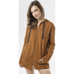 Camelowa Bluza Dorina. Brązowe bluzy damskie Born2be, xl, bez wzorów, bez rękawów, bez kaptura. W wyprzedaży za 79,99 zł.