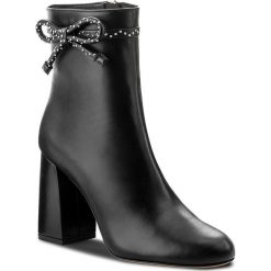 Botki RED VALENTINO - NQ0S0A10 Nero 0NO. Czarne botki damskie na obcasie marki Red Valentino, ze skóry. W wyprzedaży za 1369,00 zł.