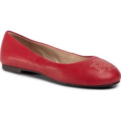 Baleriny LAUREN RALPH LAUREN - Jamie 802774682003 Lauren Red. Czerwone baleriny damskie Lauren Ralph Lauren, bez wzorów, ze skóry ekologicznej, klasyczne, bez obcasa, na płaskiej podeszwie. Za 429,00 zł.