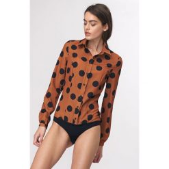 Bluzka koszulowa body - grochy. Bluzki damskie NIFE, s, w grochy, z elastanu, klasyczne, z klasycznym kołnierzykiem, bez rękawów. Za 169,00 zł.
