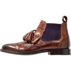 Melvin & Hamilton SELINA Ankle boot wood. Pomarańczowe botki damskie marki Melvin & Hamilton, ze skóry, bez obcasa, bez zapięcia. Za 759,00 zł.