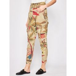 Spodnie materiałowe Desigual Pant_Wildyou 20SWPN11. Spodnie damskie Desigual, l, z lyocellu. W wyprzedaży za 359,00 zł.