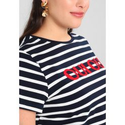 T-shirty damskie: Second Script Curve OUI OUI LOGO TEE Tshirt z nadrukiem navy/white