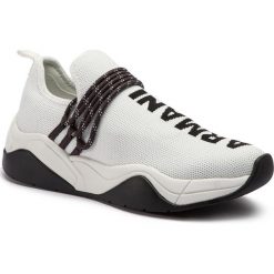 Sneakersy ARMANI EXCHANGE - XDX022 XV117 00001 White. Białe półbuty damskie marki Armani Exchange, bez wzorów, z tworzywa sztucznego, bez obcasa, na płaskiej podeszwie, bez zapięcia. Za 669,00 zł.