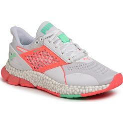 Buty PUMA - Hybrid Astro Wns 192808 07 White/Pink/Green Glimmer. Szare buty sportowe damskie Puma, bez wzorów, z tworzywa sztucznego, sportowe, do biegania. W wyprzedaży za 439,99 zł.