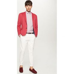 Koszula z podwijanymi rękawami slim fit - Bordowy. Czerwone koszule męskie slim marki Reserved, l, z bawełny. W wyprzedaży za 59,99 zł.
