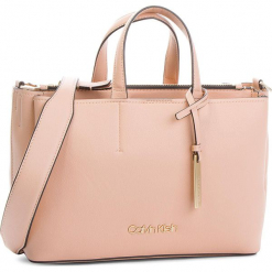 Torebka CALVIN KLEIN - Step Up Medium Tote K60K604291 628. Czerwone torebki klasyczne damskie Calvin Klein, ze skóry ekologicznej, duże. W wyprzedaży za 559,00 zł.