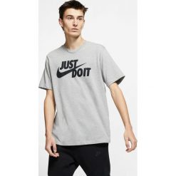 Nike Sportswear JDI Koszulka Szary. Szare podkoszulki męskie Nike, m, z haftami, z bawełny, bez kołnierzyka, z krótkim rękawem, krótkie. Za 85,95 zł.