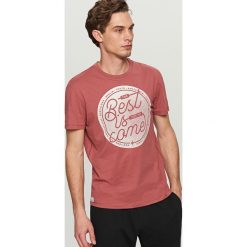 T-shirty męskie: T-shirt z hasłem best is come – Czerwony