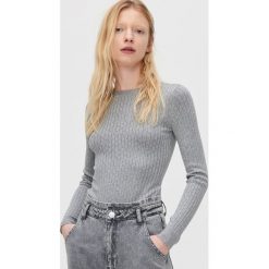 Lekki sweter - Jasny szary. Szare swetry damskie Cropp, s, bez wzorów, bez rękawów, bez kaptura. W wyprzedaży za 44,99 zł.