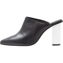 Chodaki damskie: L’INTERVALLE SIMONE Klapki black