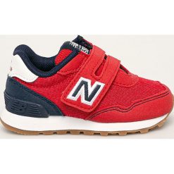 New Balance - Buty dziecięce IV515DF. Czerwone trampki chłopięce New Balance, bez wzorów, z gumy, sportowe, z okrągłym noskiem, bez zapięcia. Za 169,90 zł.