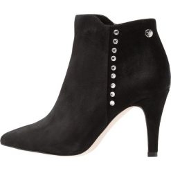 Caprice Botki na obcasie black. Czarne botki damskie na obcasie marki Caprice, z materiału. Za 349,00 zł.
