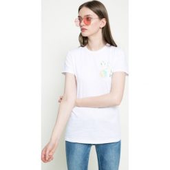 Femi Pleasure - Top Madet. Różowe bluzki damskie marki Femi Stories, s, z nadrukiem, z bawełny, casualowe, z okrągłym kołnierzem, z krótkim rękawem. W wyprzedaży za 59,90 zł.