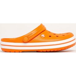Crocs - Klapki. Pomarańczowe kapcie męskie Crocs, z gumy. Za 199,90 zł.