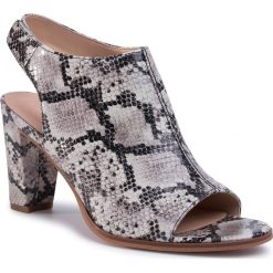 Sandały CLARKS - Kaylin 85 Sling 261482934 Grey Snake. Brązowe klapki damskie Clarks, bez wzorów, ze skóry, bez obcasa, na obcasie. W wyprzedaży za 339,00 zł.