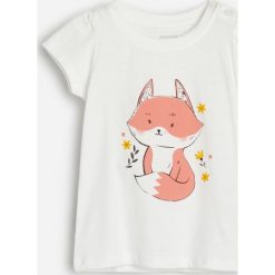 Bawełniany t-shirt z liskiem -. T-shirty damskie Reserved, bez wzorów, z bawełny, bez kołnierzyka. Za 16,99 zł.