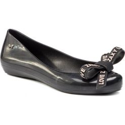 Baleriny ZAXY - Pop Magic Fem 82707 Black 50522 DD285108 02064. Czarne baleriny damskie Zaxy, bez wzorów, z tworzywa sztucznego, bez obcasa, bez zapięcia. W wyprzedaży za 129,00 zł.