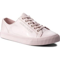 Trampki CALVIN KLEIN JEANS - Ireland R0775 Light Chintz Rose. Różowe półbuty damskie marki Calvin Klein Jeans, bez wzorów, z jeansu, bez zapięcia. W wyprzedaży za 279,00 zł.