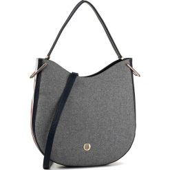 Torebka TOMMY HILFIGER - Th Core Hobo Melton AW0AW07414 0IV. Szare torebki klasyczne damskie TOMMY HILFIGER, bez wzorów, ze skóry ekologicznej, klasyczne, na ramię, bez dodatków. Za 749,00 zł.