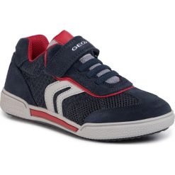 Sneakersy GEOX - J Poseido B. D J02BCD 01422 C0735 S Navy/Red. Niebieskie trampki chłopięce Geox, bez wzorów, ze skóry, na rzepy. W wyprzedaży za 219,00 zł.